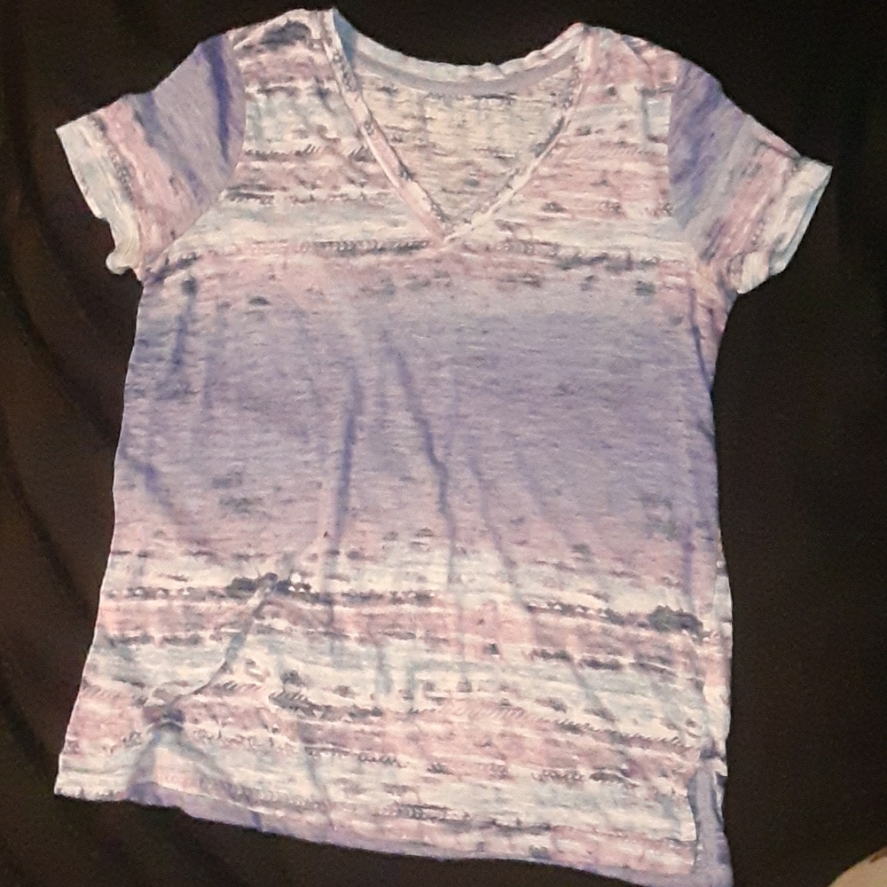 V-neck t-shirt